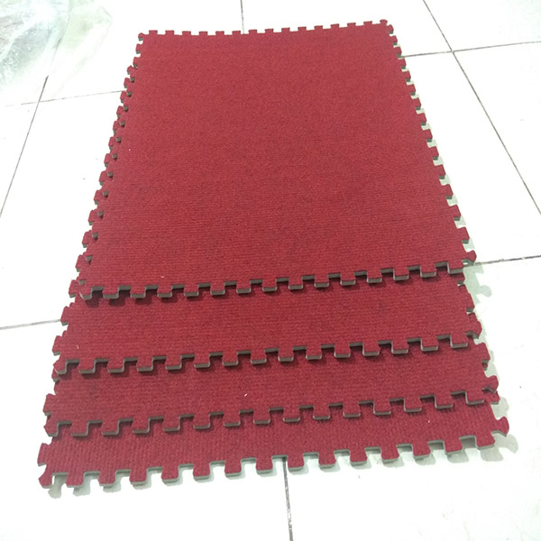 Combo 15 tấm xốp ghép, mặt thảm nỉ kích thước 1 tấm 40cm x 40cm x 0,6cm/tấm màu đỏ và xám sáng như hình