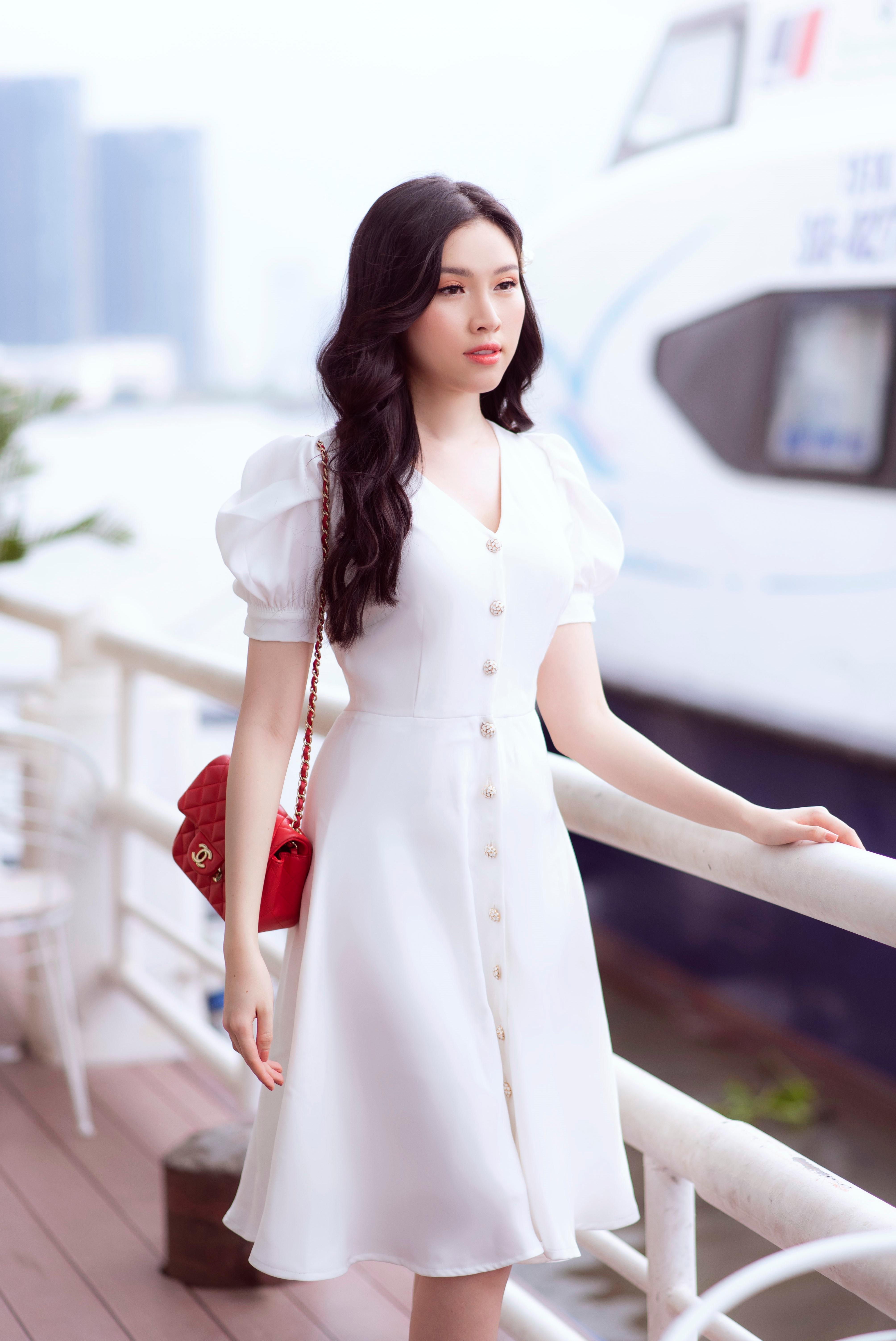 Đầm trắng thanh khiết
