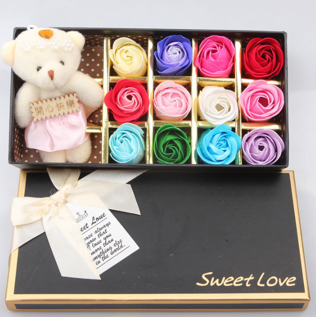 Hộp 12 Hoa Hồng Sáp Kèm Gấu Sweet Love