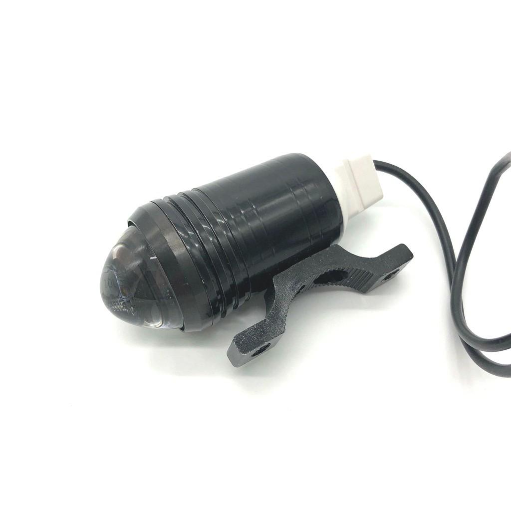 1 đèn LED hỗ trợ chiếu sáng cho xe mô tô