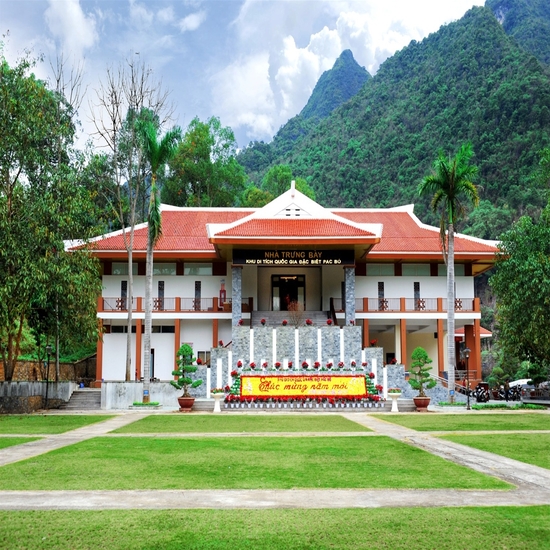 Đông Bắc: Hà Nội - Hà Giang - Lũng Cú - Đồng Văn - Mã Pí Lèng - Mèo Vạc - Cao Bằng - Thác Bản Giốc - Hồ Ba Bể 7 Ngày 6 Đêm