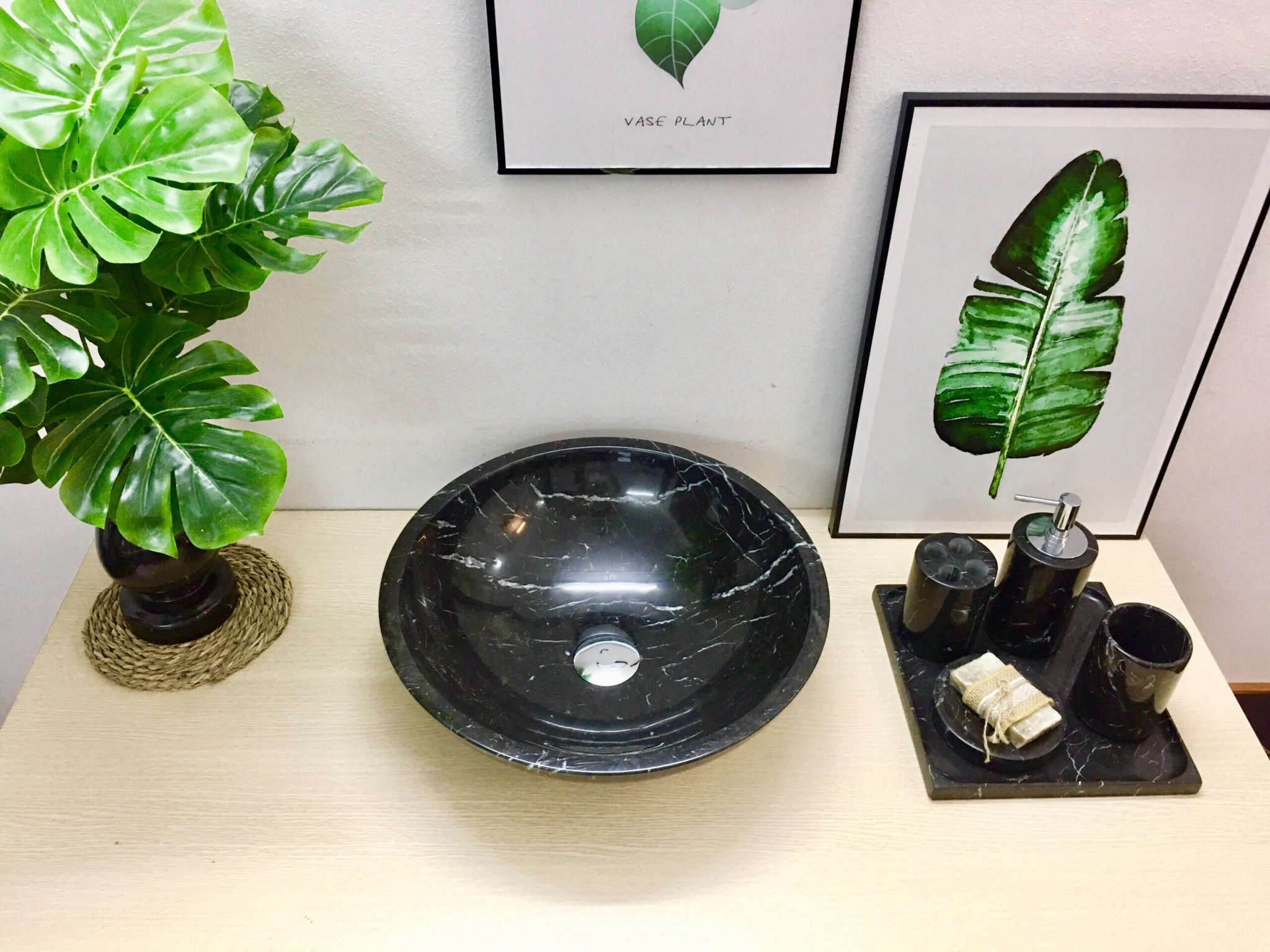 Chậu rửa mặt Lavabo đá tự nhiên Tròn mỏng màu Đen Ý BST03