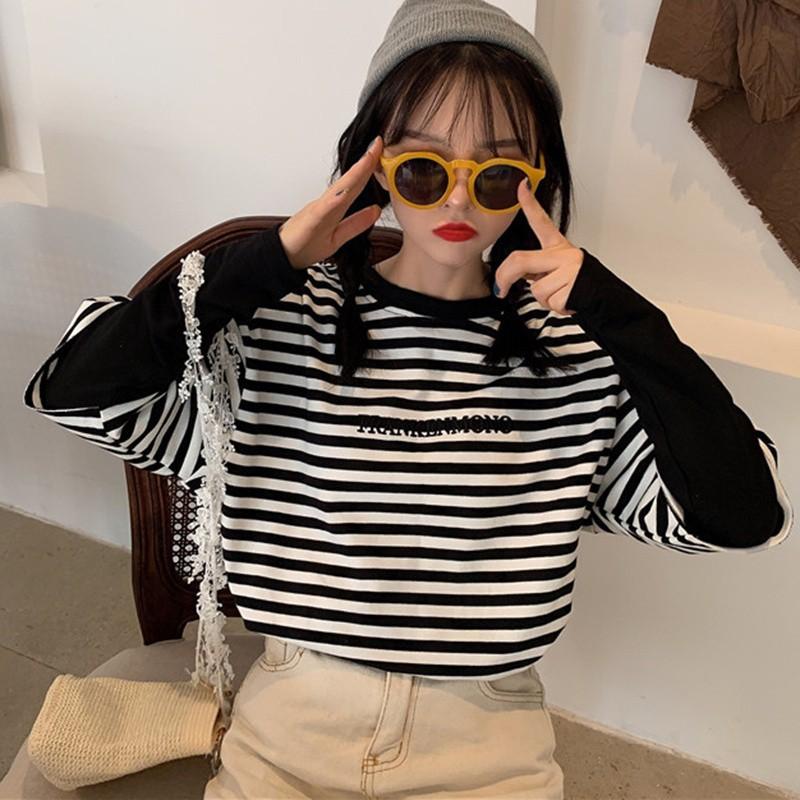 Áo thun tay dài cổ tròn hoạ tiết kẻ sọc thiết kế dáng rộng thoải mái