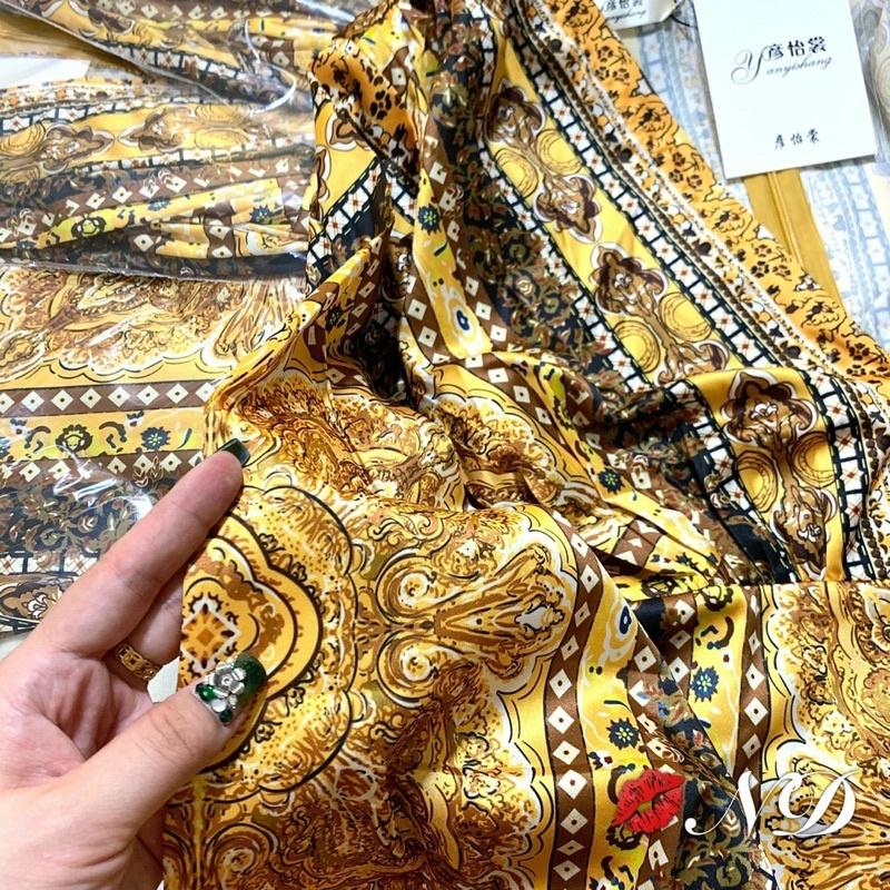 Jumsuit hoạ tiết cổ V