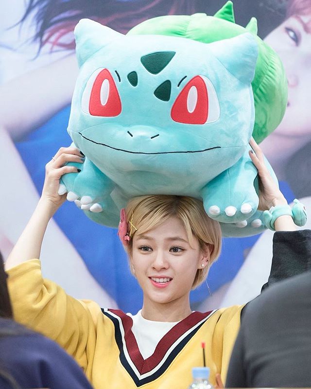 Thú bông Ếch kỳ diệu Bulbasaur 28cm