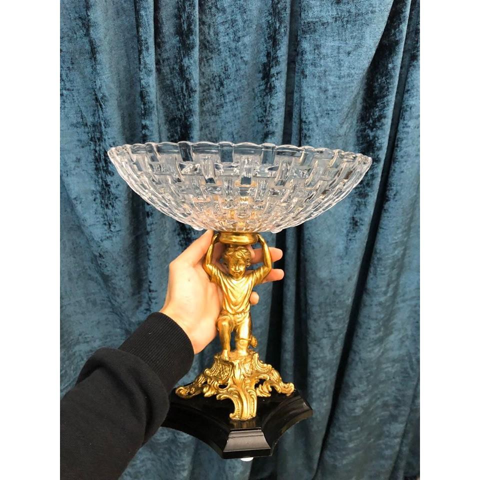 Đĩa quả chân cao pha lê hình cậu bé đỡ đĩa quả mang phong cách tân cổ điển sang trọng CB33-diachancao.