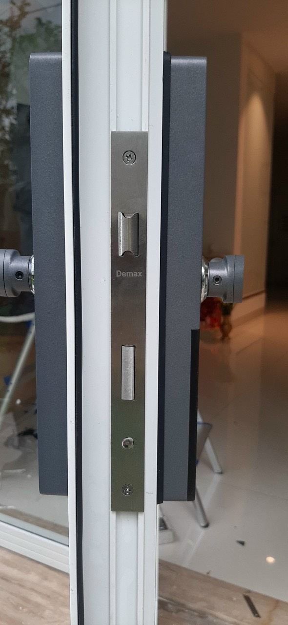 Khóa vân tay thông minh DEMAX SL102 cho cửa nhôm, cửa sắt, inox, xingfa, cửa nhựa