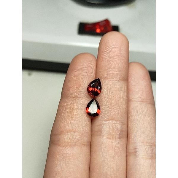 230 (6) L Cặp Hạt Garnet Đỏ Dùng Để Làm bông (THIÊN NHIÊN)