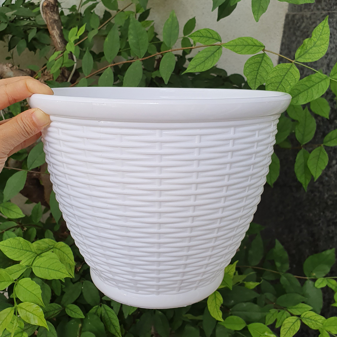 Bộ 4 chậu trồng hoa nhựa mây đan vành trắng 26x20cm