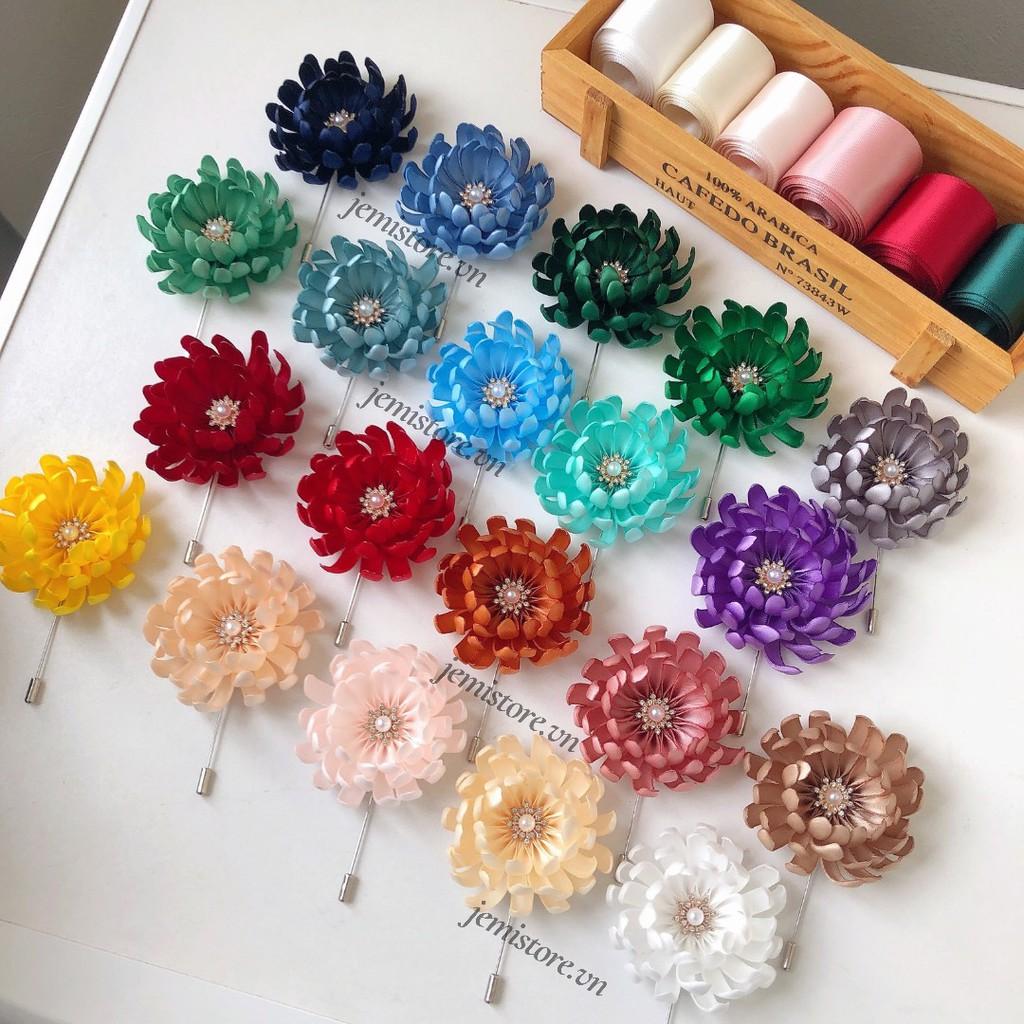 Hoa Cài Áo Handmade Hoa Cúc Satin Nhiều Màu