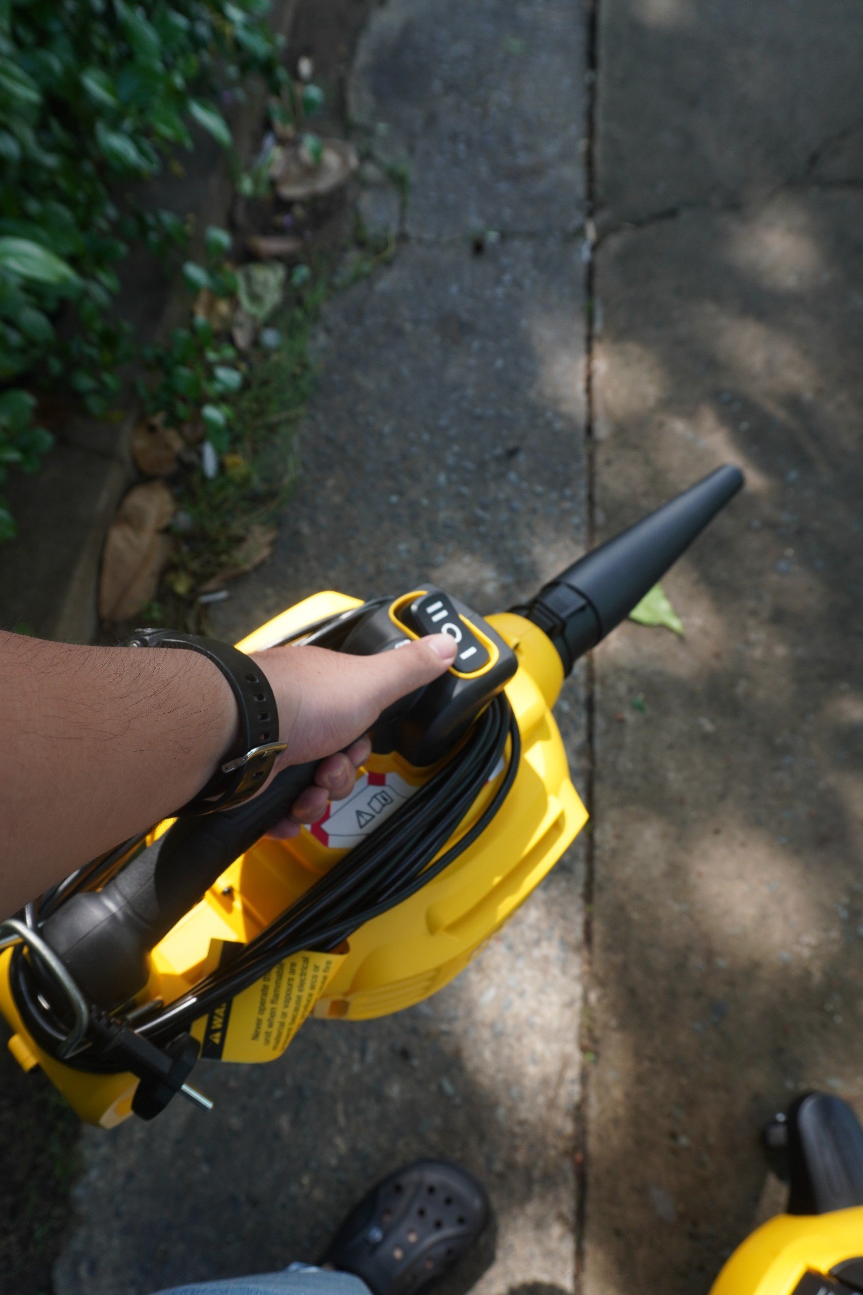 Máy hút bụi công nghiệp 4 chức năng chuyển đổi thành máy thổi cầm tay DeWALT DXV234P- Chính hãng