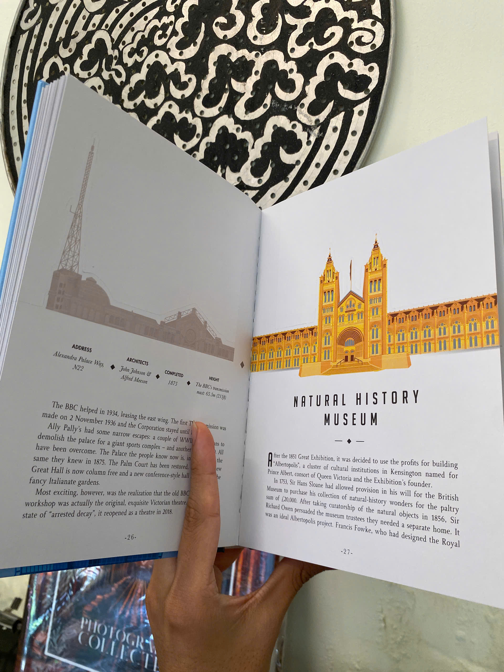 Sách - Paperscapes: London: The book that transforms into a cityscape by Sandra Lawrence