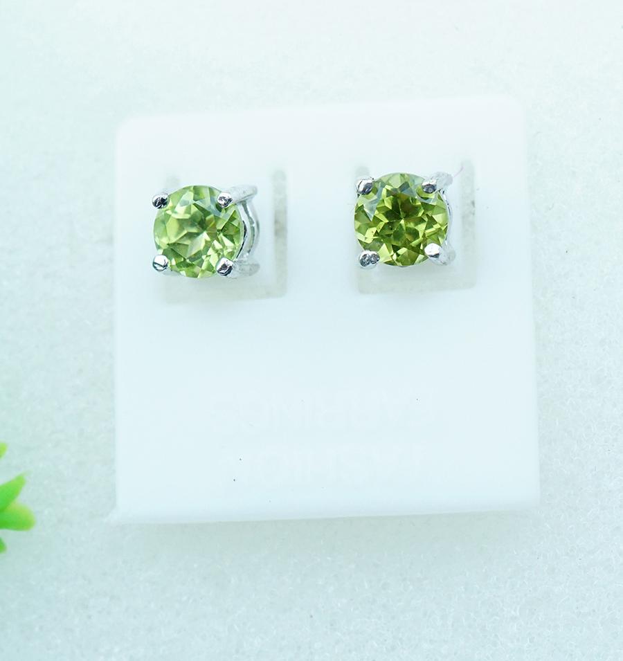 Bông tai nữ đá Peridot xanh lá tự nhiên mài giác tròn