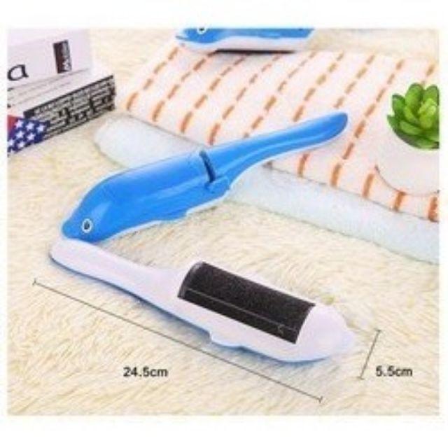 Dụng cụ lăn bụi Quần Aó Hình Con Cá Heo