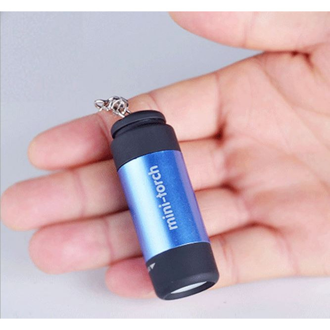Móc khóa đèn pin mini siêu sáng sạc cổng USB tiện dụng (Màu ngẫu nhiên) - (Tặng kèm miếng thép đa năng 11in1)