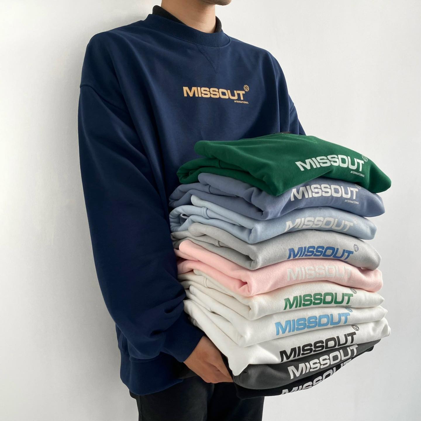 Áo sweater unisex Missout Áo Missout chất nỉ Bông, Sweater missouts basic unisex - Gin store