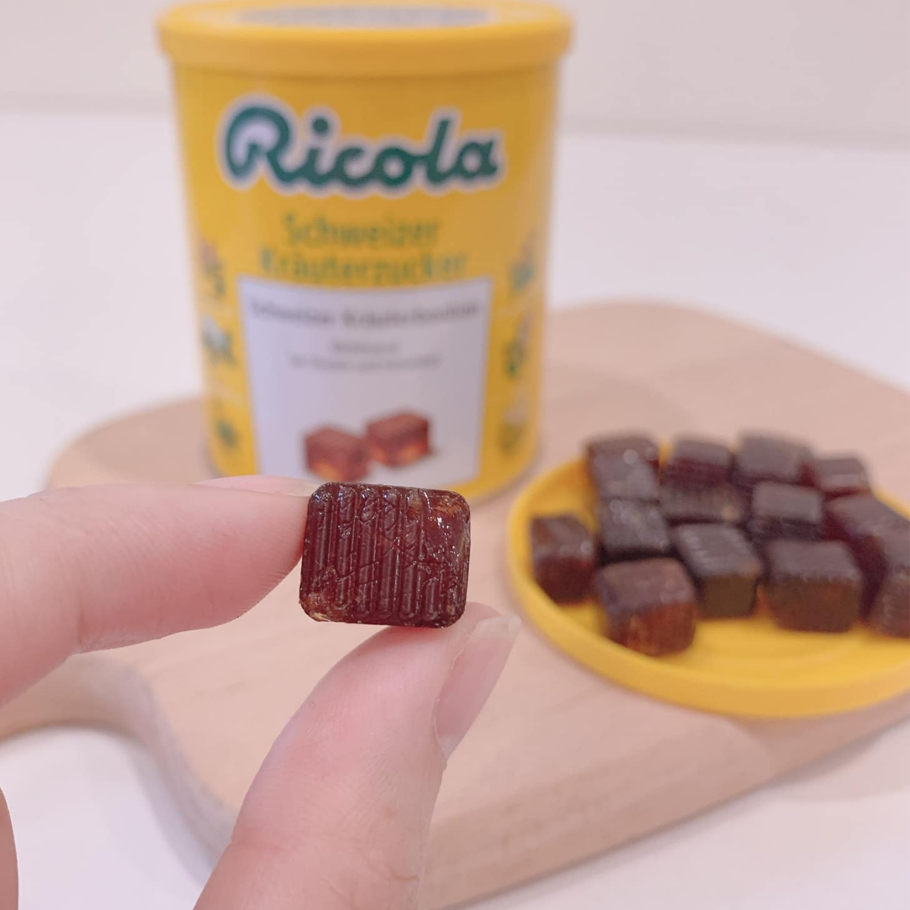 Kẹo Ngậm Đau Họng Ricola Shweizer Krauterzucker Chứa Hỗn Hợp 13 Loại Thảo Mộc Đem Đến Cảm Giác Dịu Nhẹ Và Thơm Mát Cho Vòm Miệng Và Cổ Họng - Massel Official