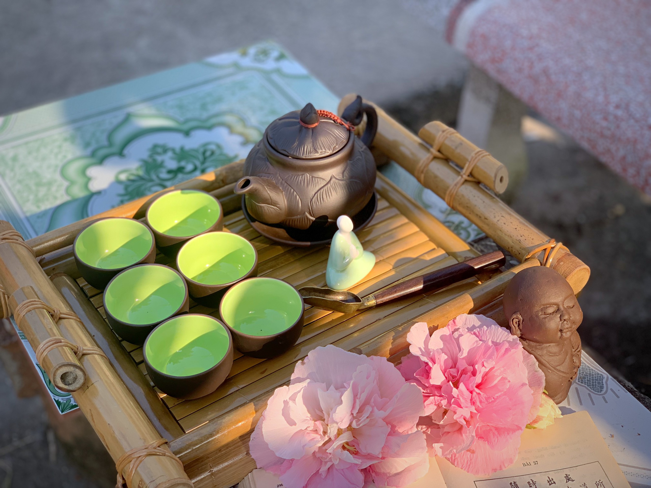 BỘ ẤM CHÉN MEN TỬ SA KHẮC SEN.