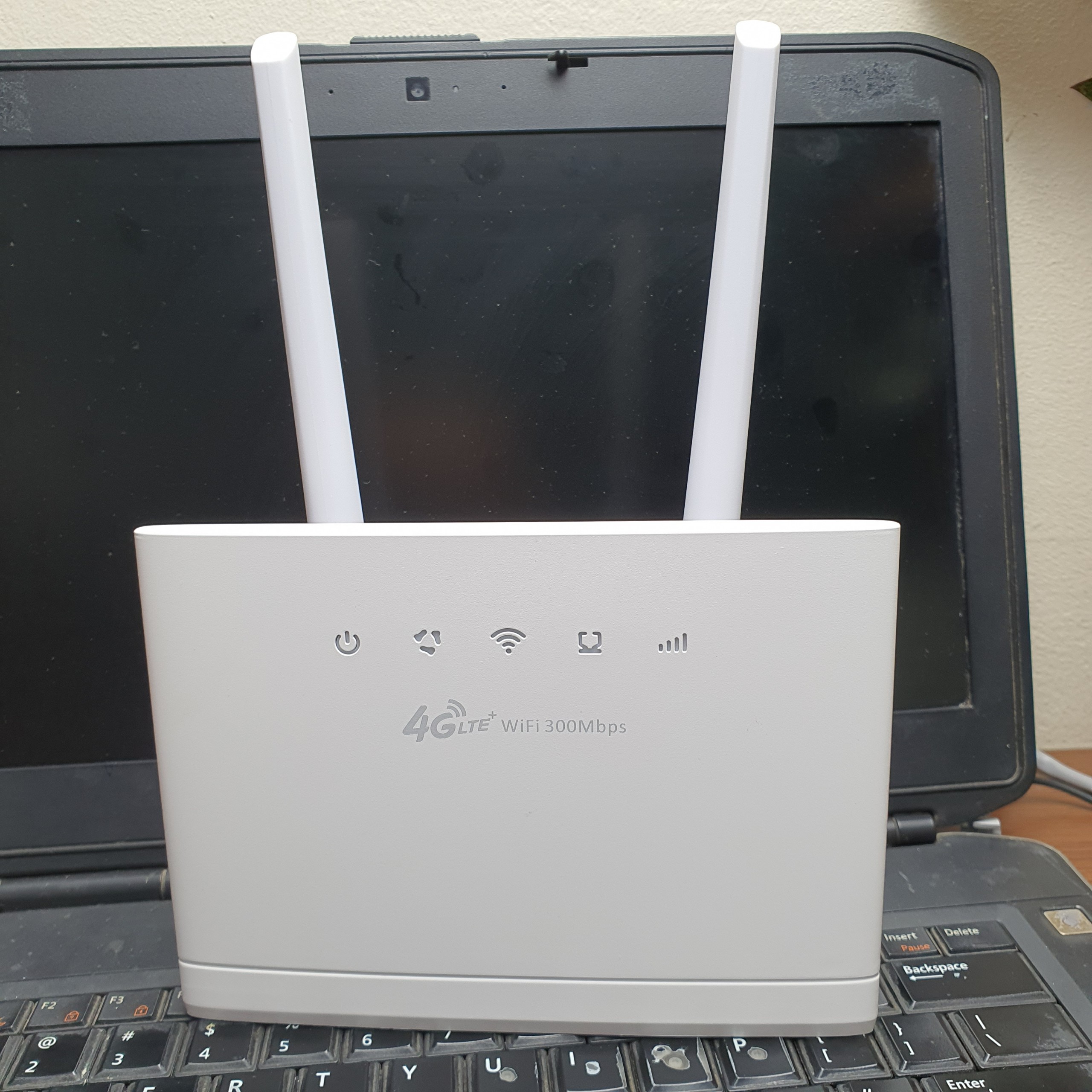 Bộ Phát Wifi Từ Sim 3G 4G CPE R311 Tốc Độ 300Mb 1 Cổng LAN, Chuyên Lắp Xe Khách, Văn Phòng, Hộ Gia Đình , Hàng Nhập Khẩu