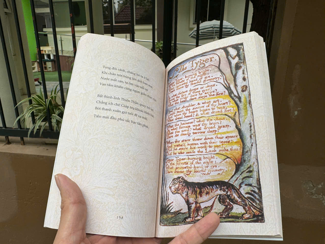 TUYỂN TẬP WILLIAM BLAKE - KHÚC CA THƠ NGÂY VÀ TỪNG TRẢI - William Blake - Nguyễn Tuấn Bình dịch – Book Hunter - NXB Văn Học