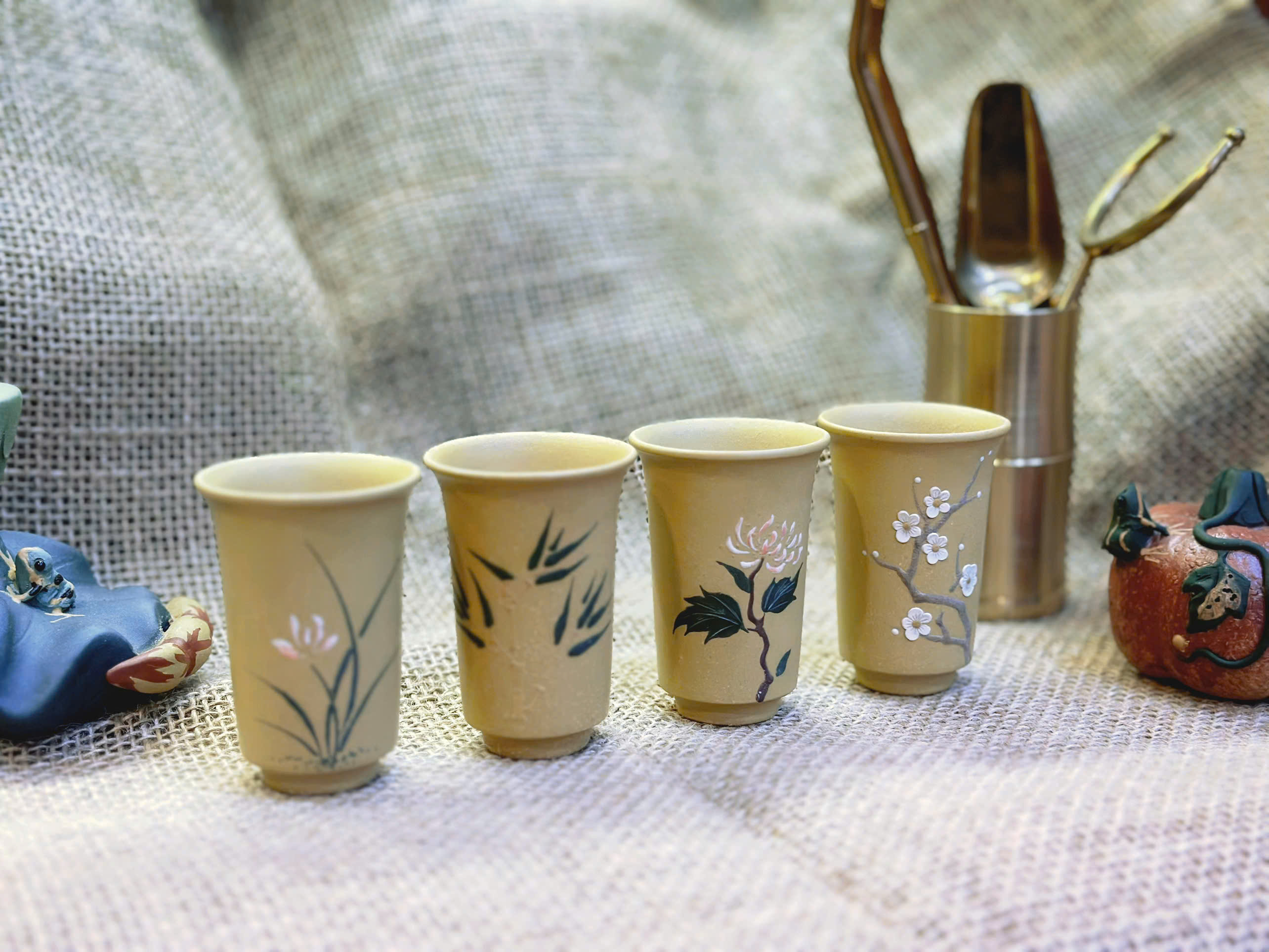 CHÉN TRÀ THƯỞNG HƯƠNG MAI LAN CÚC TRÚC ĐOÀN SA - DUNG TÍCH 50ML - VIỆT LONG TRÀ