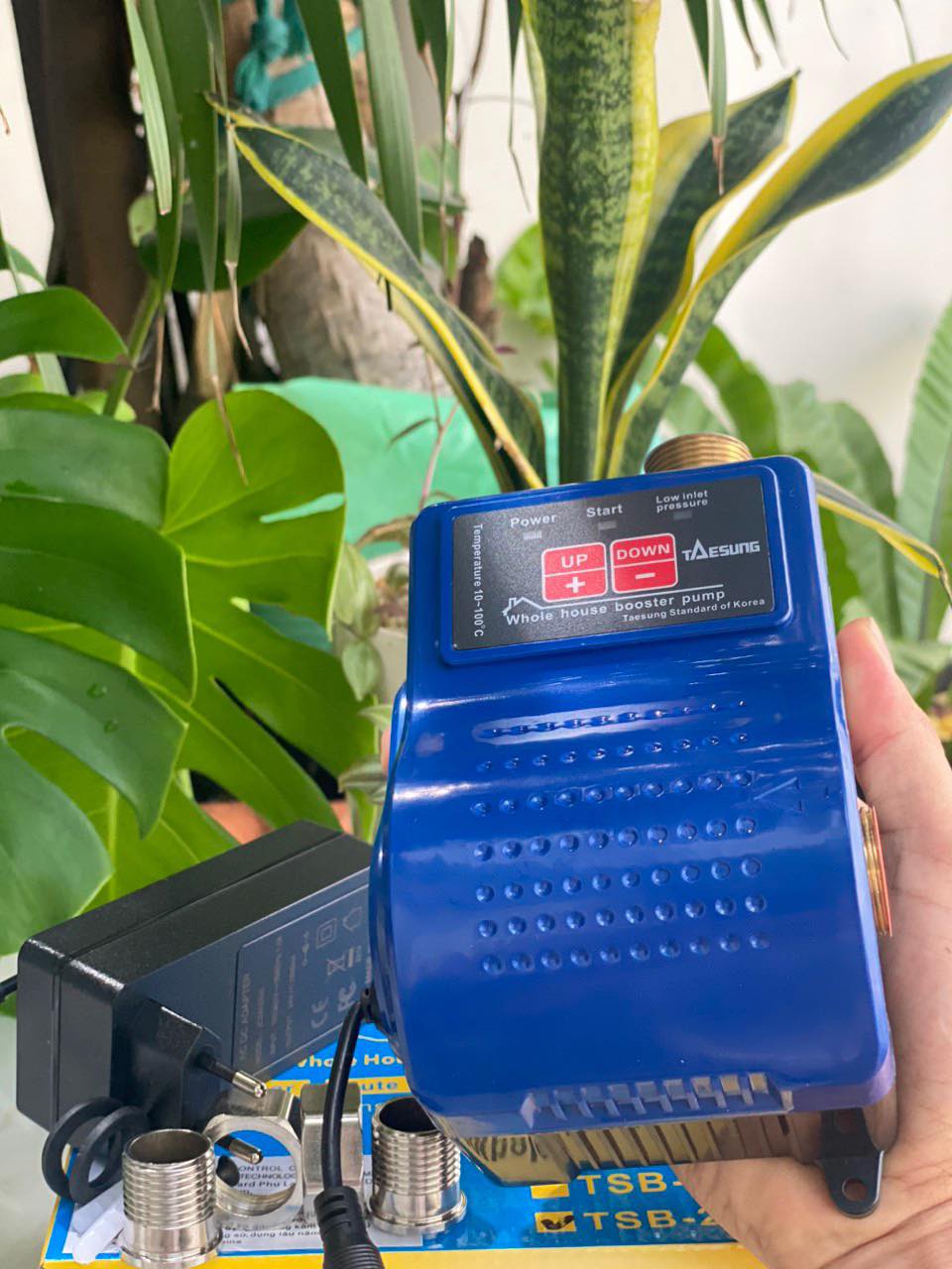 Máy bơm tăng áp điện tử mini taesung tăng áp cho máy giặt, máy nóng lạnh, vòi sen,..sử dụng điện 24v chống giật, hoạt động êm, bảo hành 2 năm