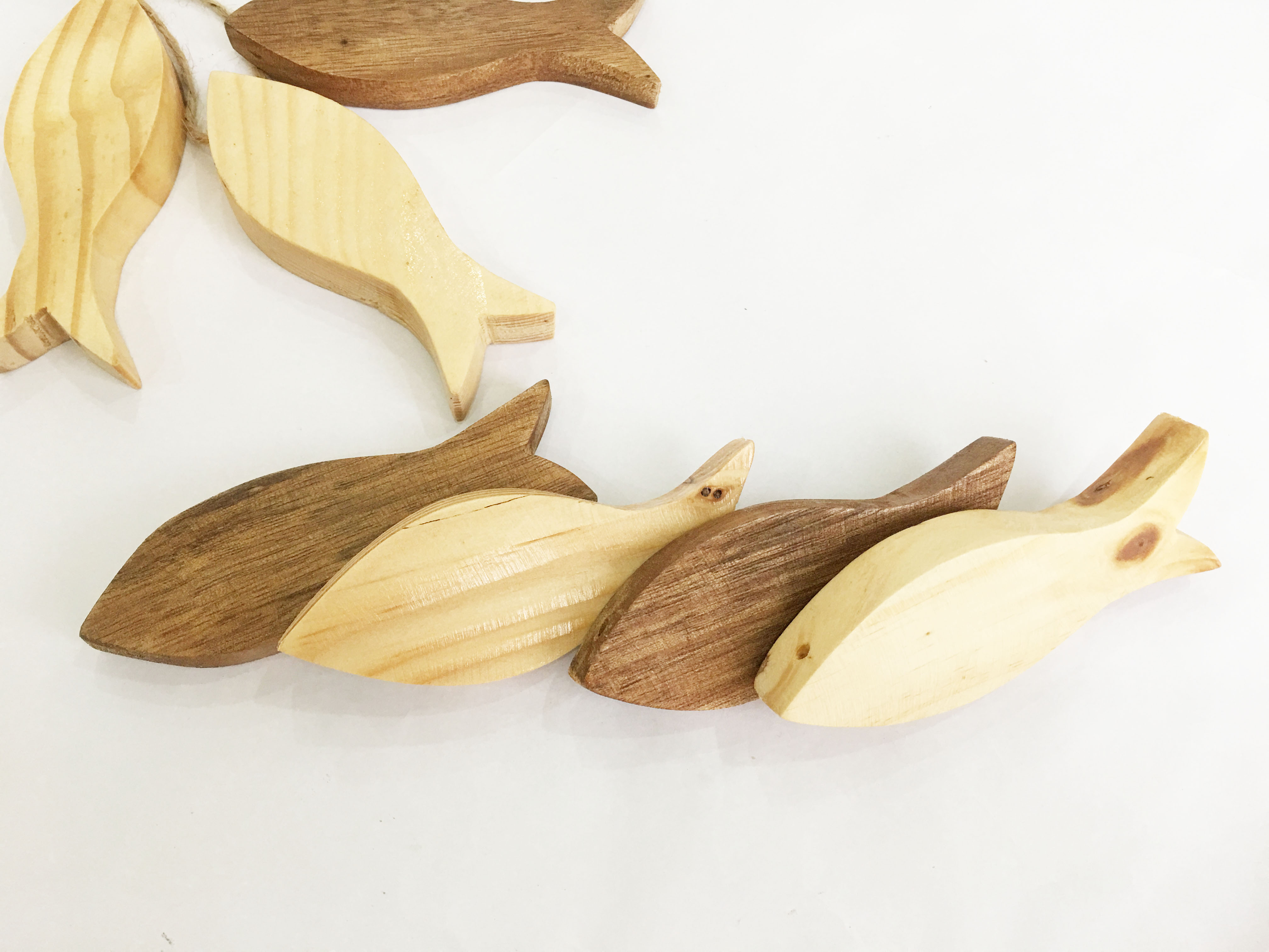 Combo chùm 3 con cá gỗ tự nhiên trang trí handmade 10x3.5x1.5cm  - Màu gỗ tự nhiên