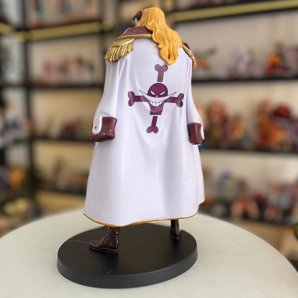 Mô hình Râu Trắng thời trẻ Đứng Siêu Ngầu - cao 18.5cm - Nặng 309 Gram - Figure One Piece