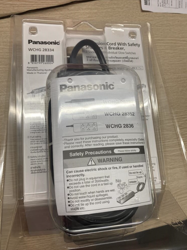 Ổ cắm Panasonic WCHG28334 3500W 3 ổ cắm 3 công tắc dây dài 3M (tặng phích chuyển MPE AD1) - Hàng chính hãng