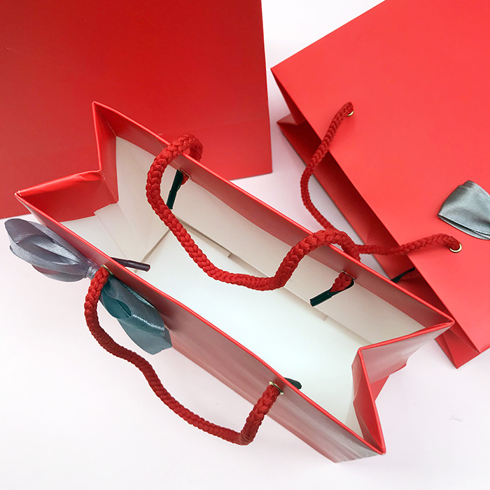 Túi giấy đựng quà đỏ Túi giấy đựng quà đỏ