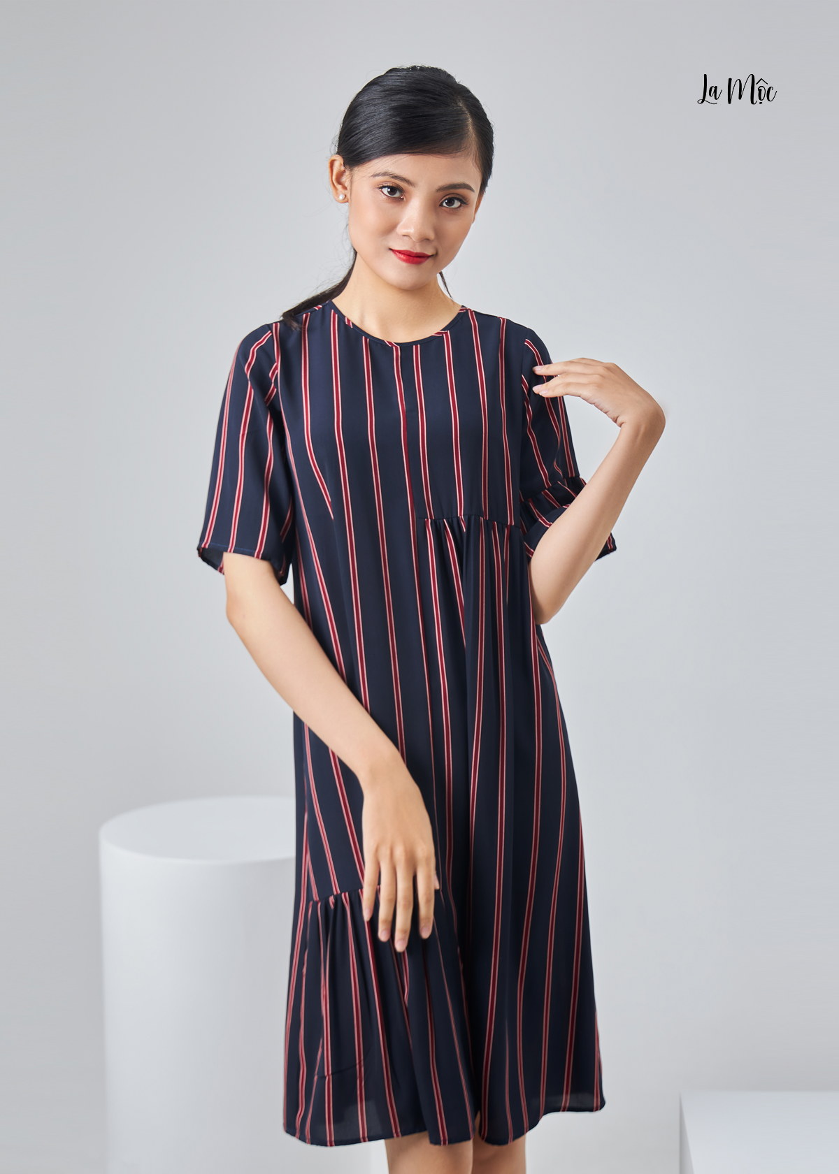 Đầm dáng suông nhún bèo cách điệu Maxivic, La Mộc LM012295
