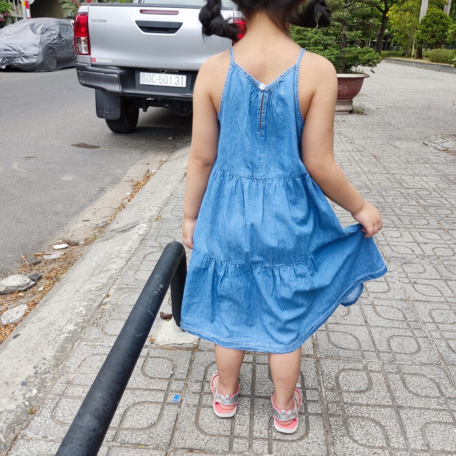 G00000513 Đầm jean maxi cho bé diện ngày hè, chất jean bò giấy nhẹ mát