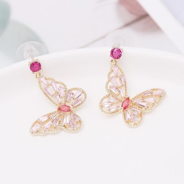 Khuyên tai mẫu hồ điệp đá phong cách trẻ trung