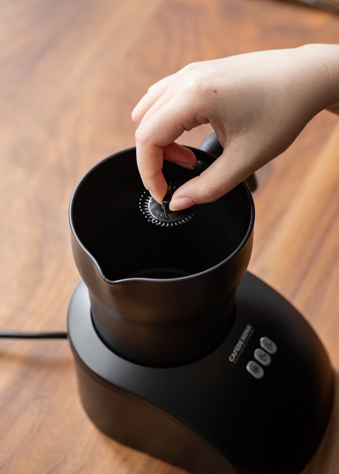 Máy đánh sữa nóng lạnh tự động 250ml CAFE DE KONA