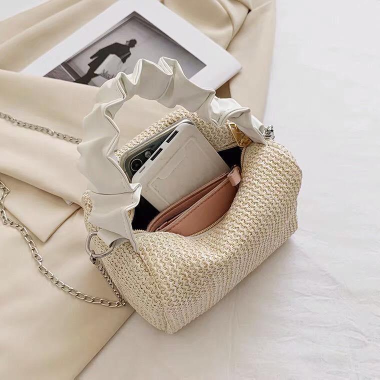 Túi xách cầm tay có dây đeo chéo viền nhún xinh lắm luôn nha