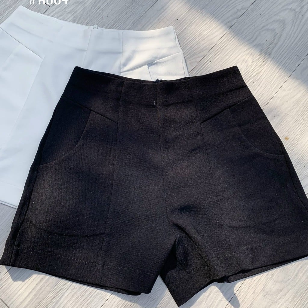 Quần short cạp cao có hai màu trắng đen dễ phối đồ chất xịn mịn