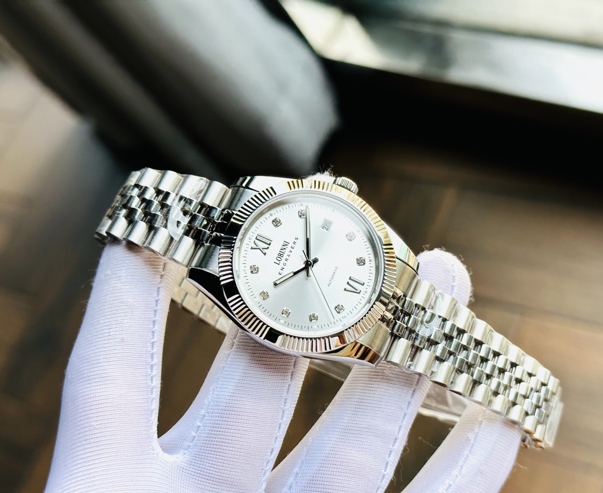 Đồng hồ nam chính hãng Lobinni L19019-2,Kính sapphire chống xước,chống nước 50M,bảo hành 24 tháng,máy cơ(Automatic) Nhật bản,dây kim loại thép không gỉ 316L,hàng mới full box hãng đầy đủ