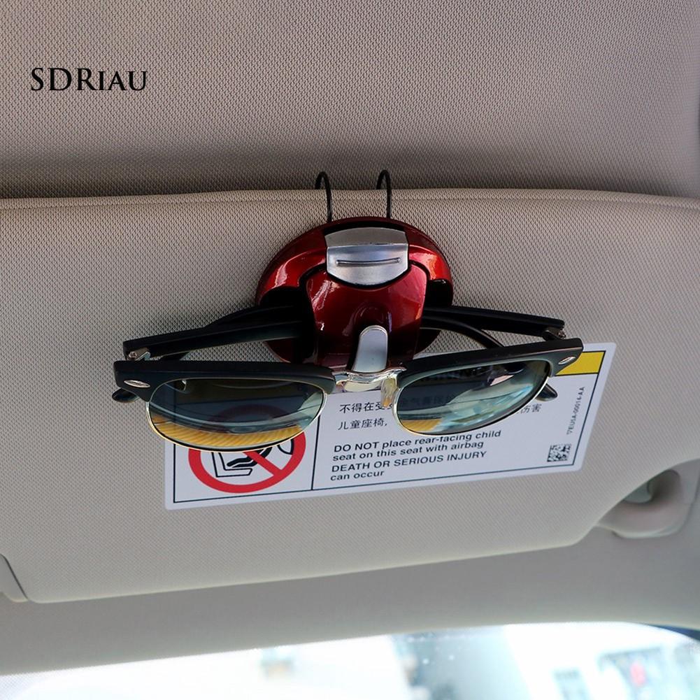 Kẹp gắn kính chắn gió trên xe hơi