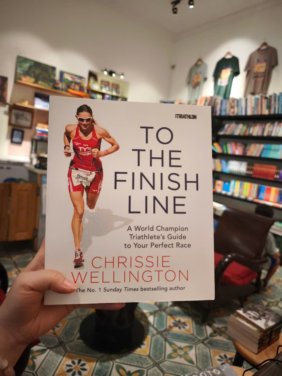 Sách - To the Finish Line: A World Champion Triathlete’s Guide To Your Perfect Race by Chrissie Wellington