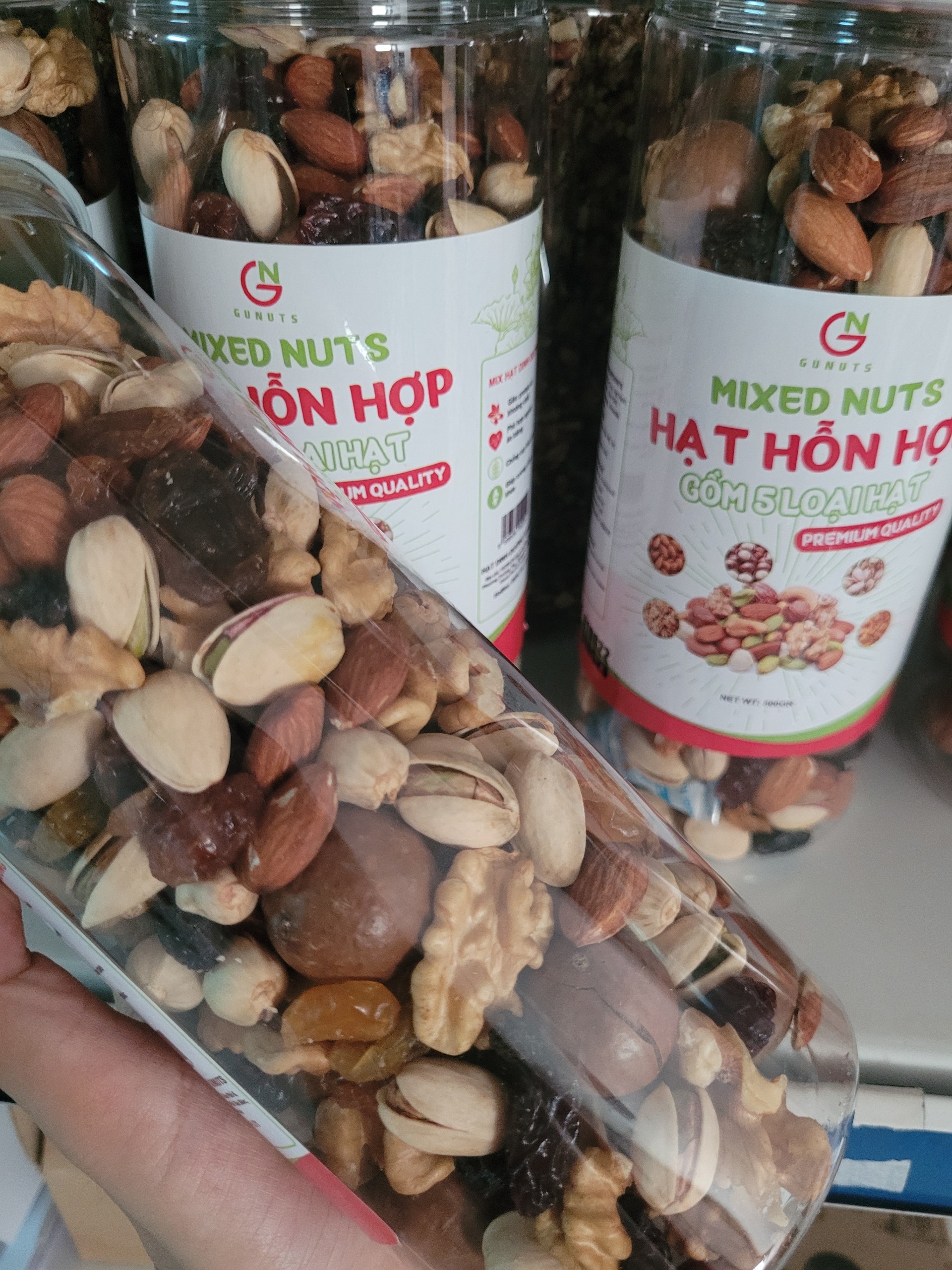 Mix Hạt Dinh Dưỡng - Hạt Hỗn Hợp Dinh Dưỡng Gunuts Bao Gồm 5 Loại Hạt Granola Siêu Hạt Đã Sấy Chín Ăn Liền: Hạt Hạnh Nhân, Hạt Macca, Hạt Dẻ Cười, Hạt Hạnh Nhân, Hạt Óc Chó Hộp 500gr