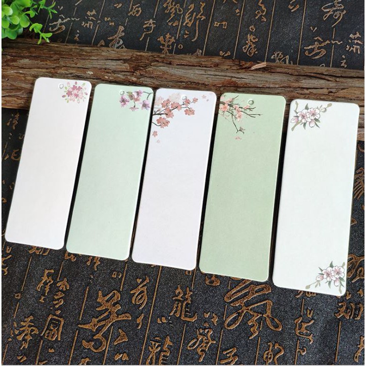 1 Cái Đánh Dấu Sách Bookmark Kèm Dây Tua Rua Cổ Trang Xinh Xẻo