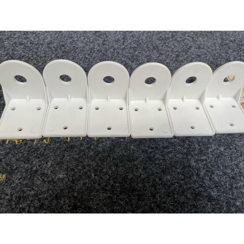Giá treo vòi máy lọc nước