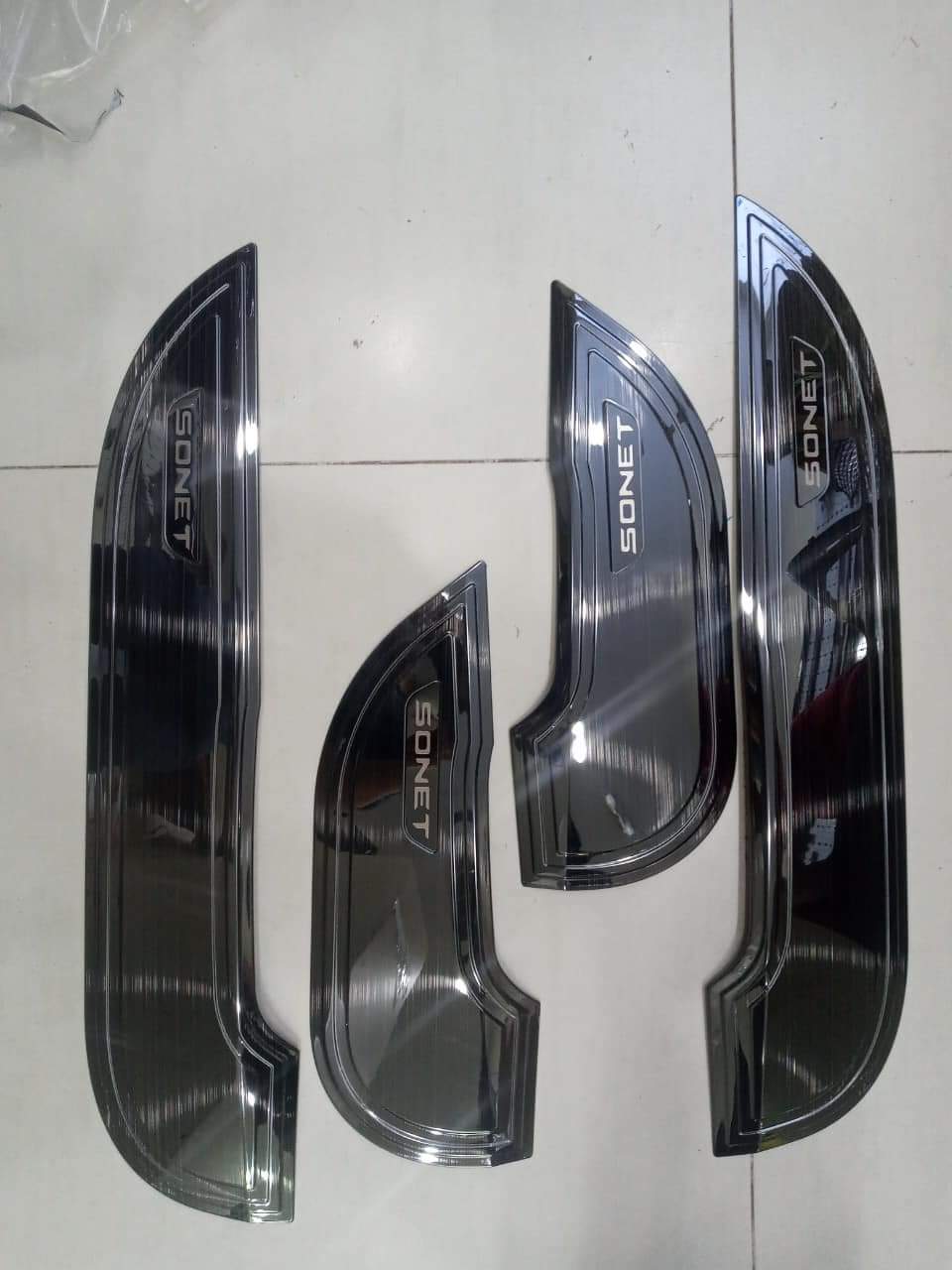 Ốp Tapli Cửa cho xe KIA SONET 2021 - 2022 - 2023 Mẫu titan cao cấp