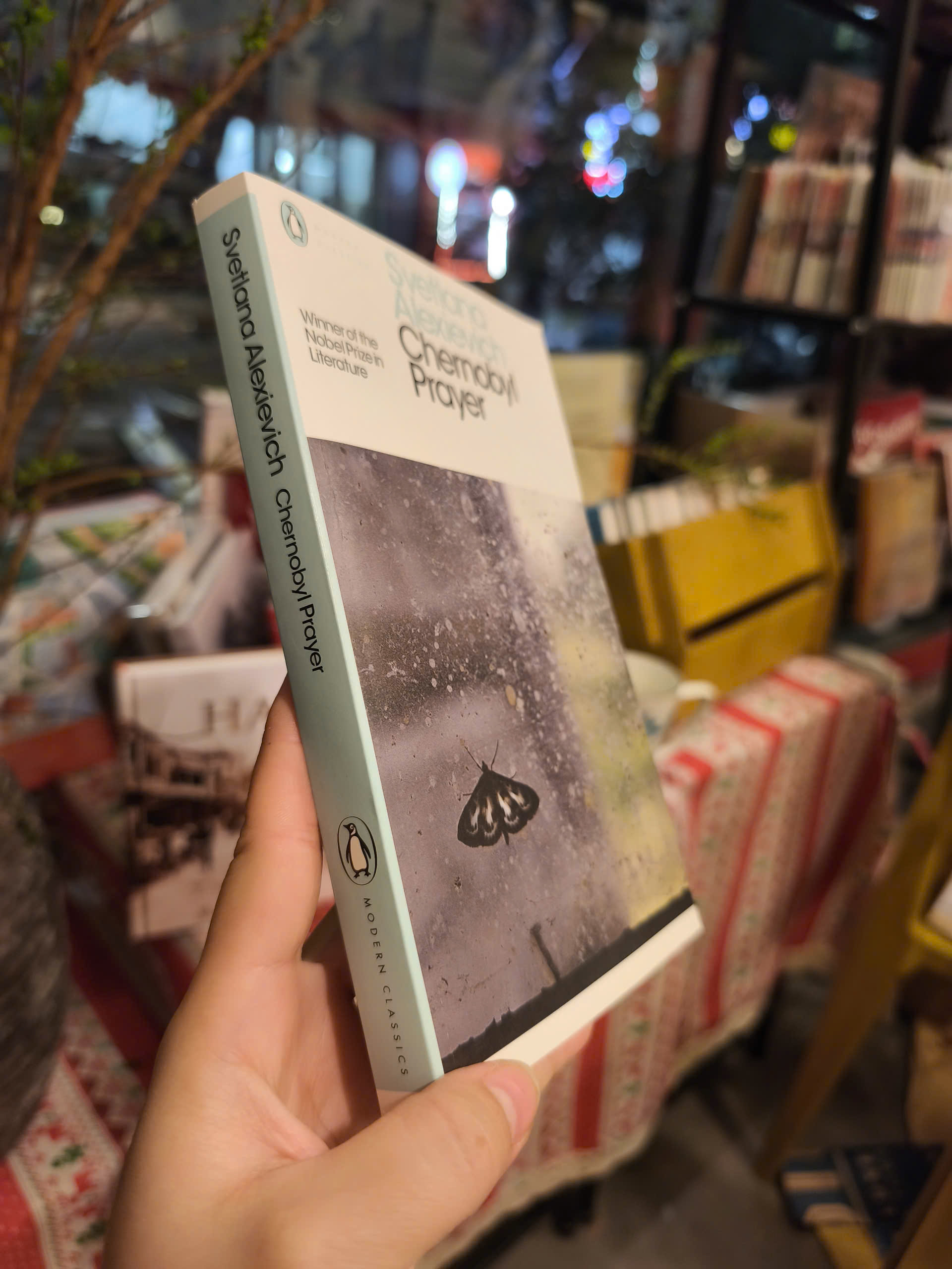 Sách - Chernobyl Prayer by Svetlana Alexievich - Penguin Modern Classics - Sách Ngoại Văn