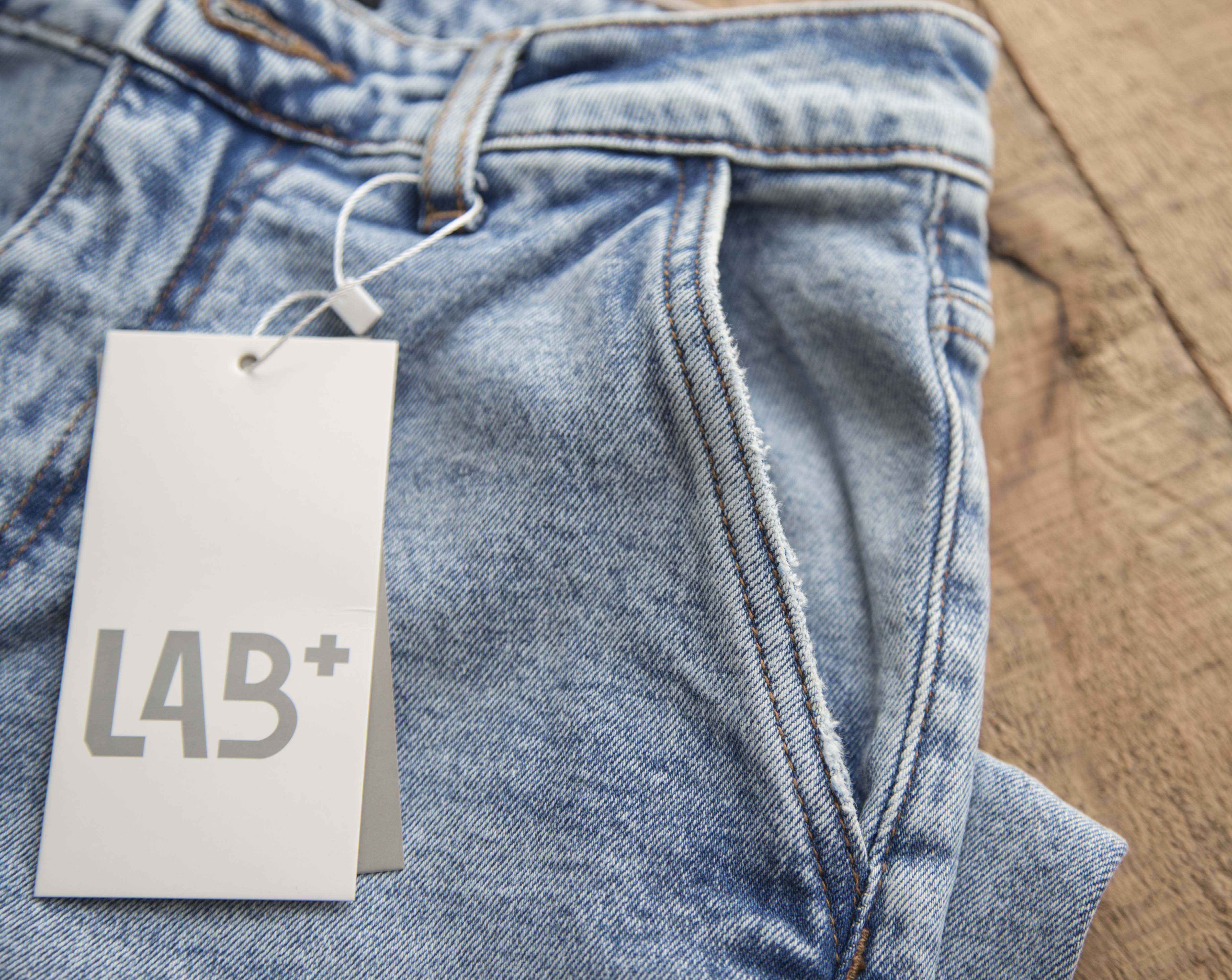 [CHÍNH HÃNG] Quần Jean nam vải Denim co giãn nhẹ form carrot fit | quần nam jean xanh bạc - LAB801