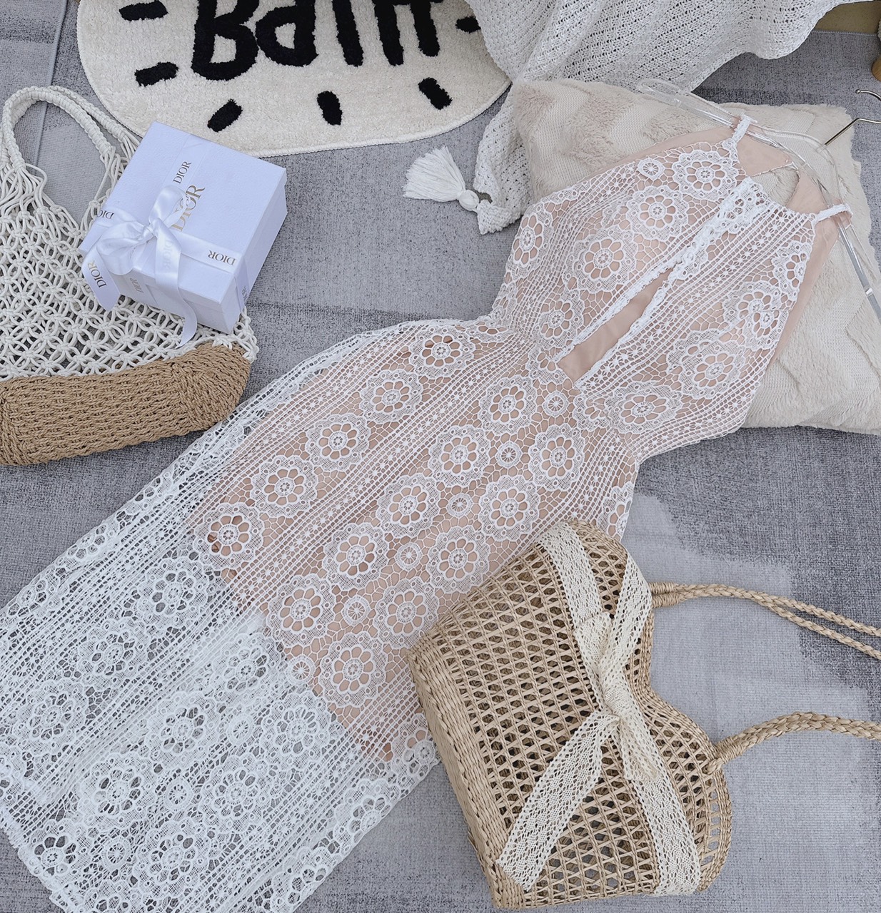 ĐẦM REN DÀI DÂY CỔ YẾM SUÔNG TRƠN ÔM BODY MIDI XẺ TÀ SAU SÁT NÁCH TRẮNG ĐI TIỆC DẠO PHỐ ĐI CHƠI