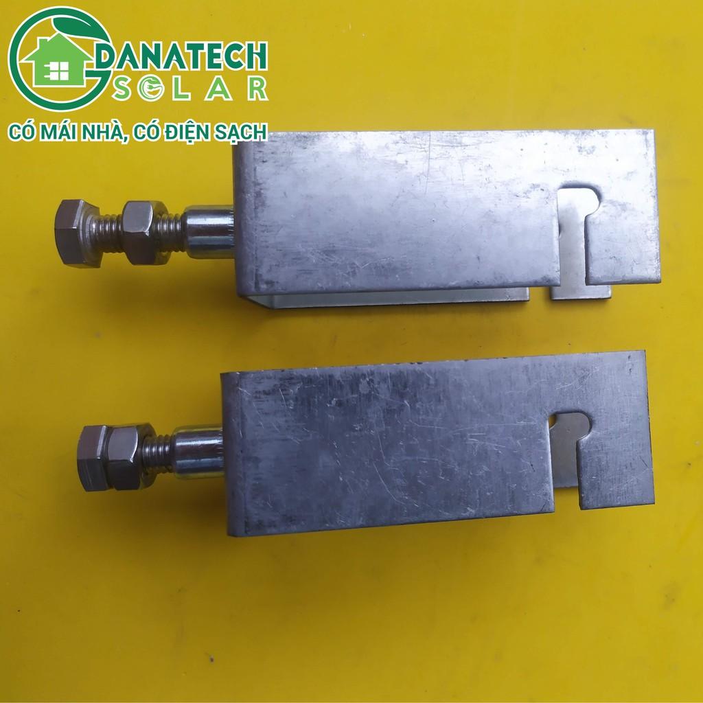Pát U kẹp dưới pin mặt trời