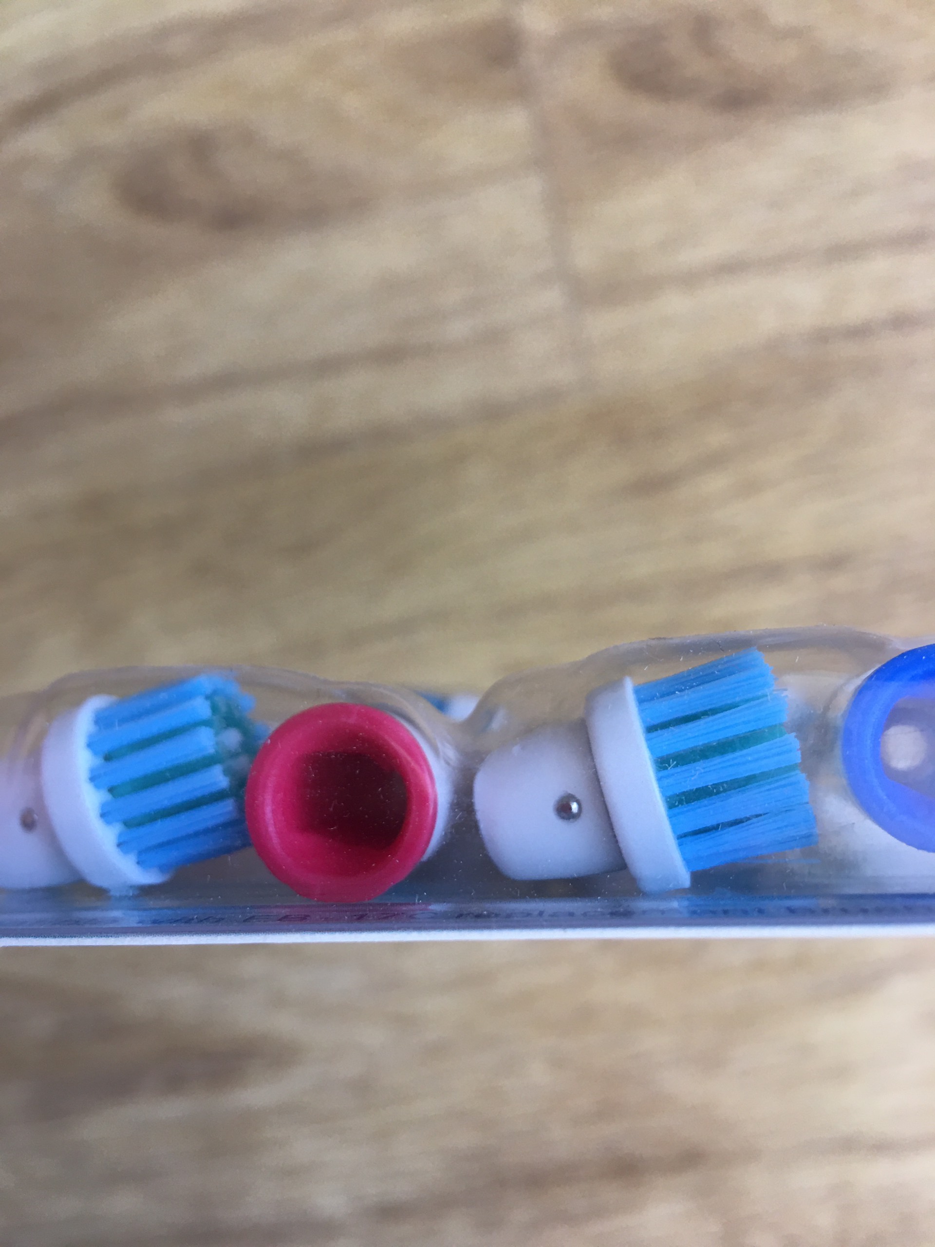 Cho máy Oral B, Bộ 4 đầu bàn đánh răng chải điện Dan House EB-17C, Làm sạch nướu, hết viêm nha chu, tác động kép – Xuất xứ: Anh,