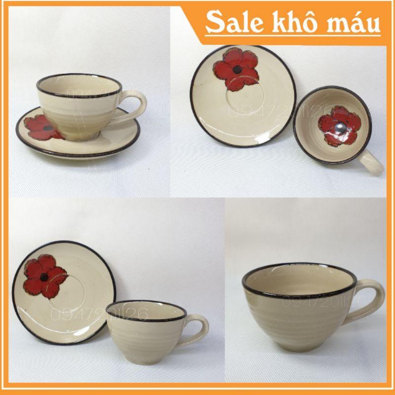 Bộ cốc tách capuchino 220ml vẽ hoa đỏ 3D. Bộ cốc có quai kèm đĩa. Gốm sứ Bát tràng