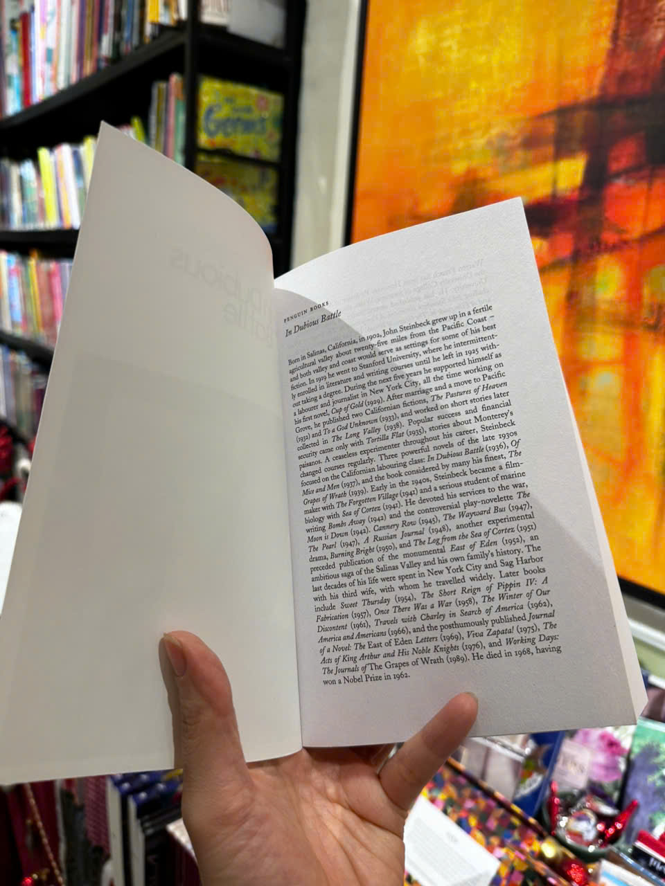Sách - In Dubious Battle by John Steinbeck - Penguin Modern Classics - Sách Ngoại Văn